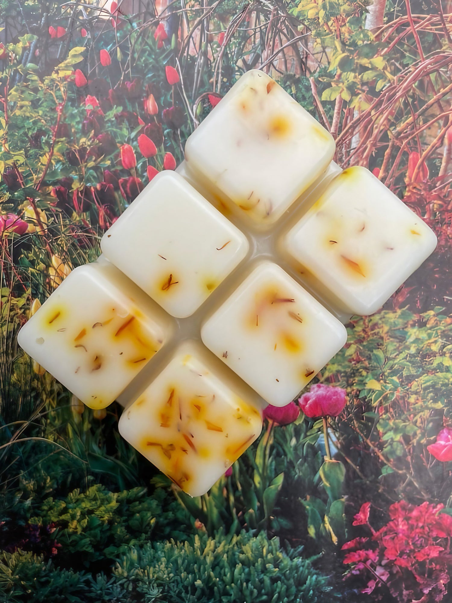 Gingerbread Botanical Wax Melt Bar with floral backdrop, featuring six scented wax cubes infused with rich spices.