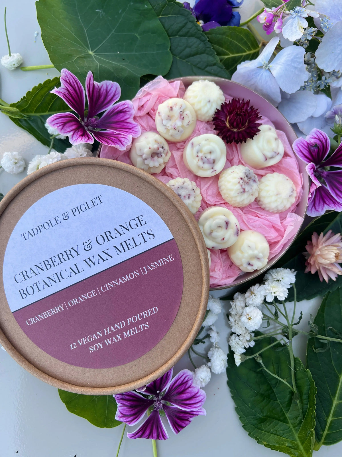 Cranberry & Orange Botanical Wax Melts – open box of melts topped with dried flowers
